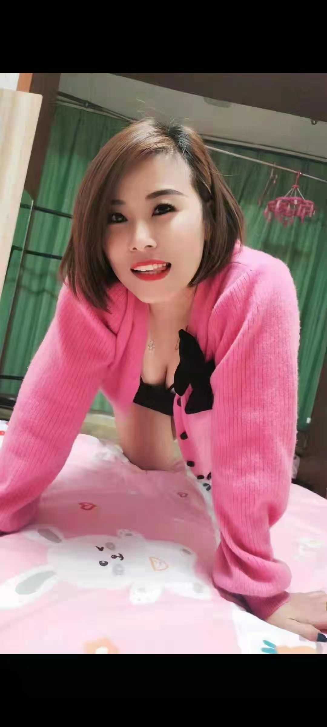 很漂亮，也听话，可以自己聊